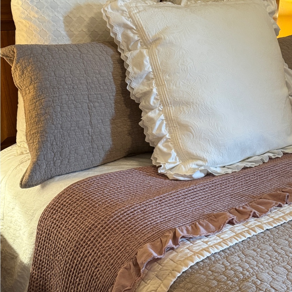 KING QUILT with SHAMS.           Color: Khaki with a hint of Mauve.
